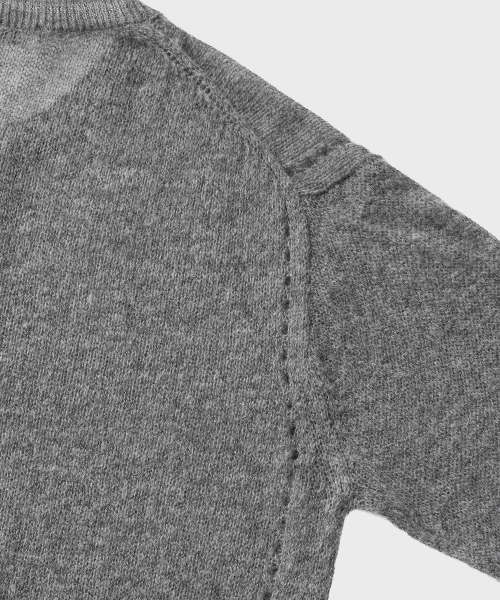 NONBLANK(ノンブランク)の「クロップヘンリーネックLSニット_MELANGE GREY(ニット/セーター・メンズ・ミックスグレー・MEDIUM/LARGE/X-LARGE)」の6枚目の写真