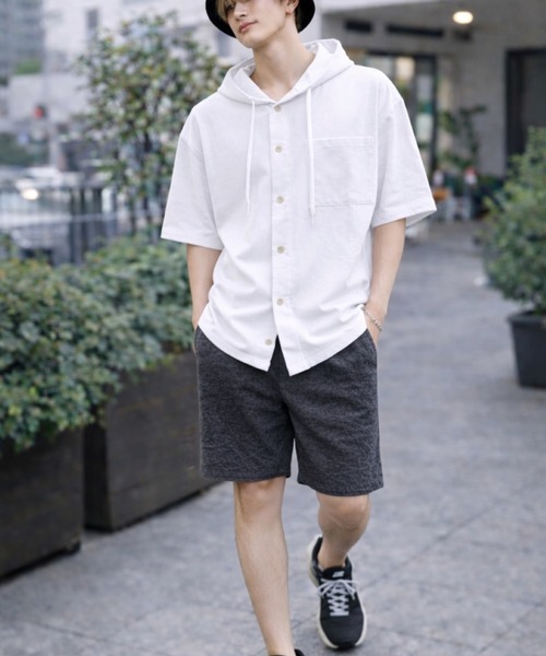 VIBGYOR(ヴィブジョー)の「【Bls】 【ZM】【Bling Leads】梨地フーディボタンシャツ(BL)(シャツ/ブラウス・メンズ・グレイッシュベージュ/グレー系その他/ブラック/オフホワイト・FREE)」の1枚目の写真