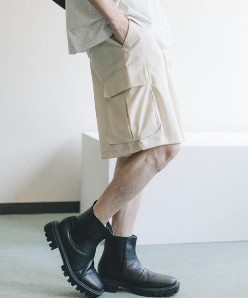 SENSE OF PLACE by URBAN RESEARCH(センスオブプレイスバイアーバンリサーチ)の「ワイドカーゴショートパンツ(その他パンツ・メンズ・ブラック/アイボリー・MEDIUM/LARGE)」の2枚目の写真