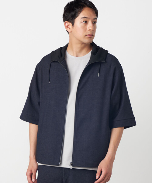 COMME CA ISM(コムサイズム)の「デニムライクストレッチ 5分袖フーデッドブルゾン(ブルゾン・メンズ・ネイビー・LARGE/MEDIUM)」の1枚目の写真