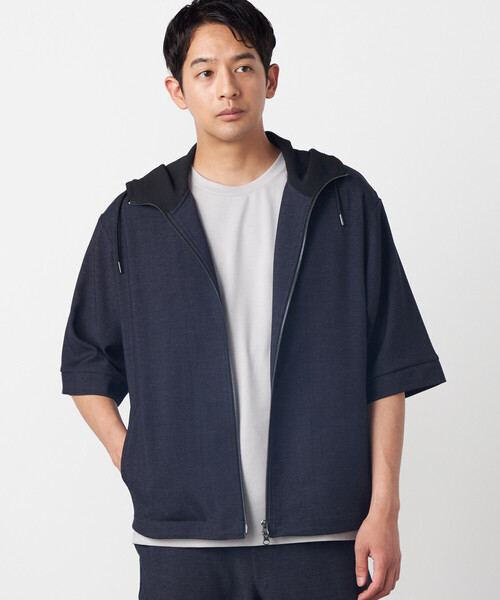 COMME CA ISM(コムサイズム)の「デニムライクストレッチ 5分袖フーデッドブルゾン(ブルゾン・メンズ・ネイビー・LARGE/MEDIUM)」の4枚目の写真
