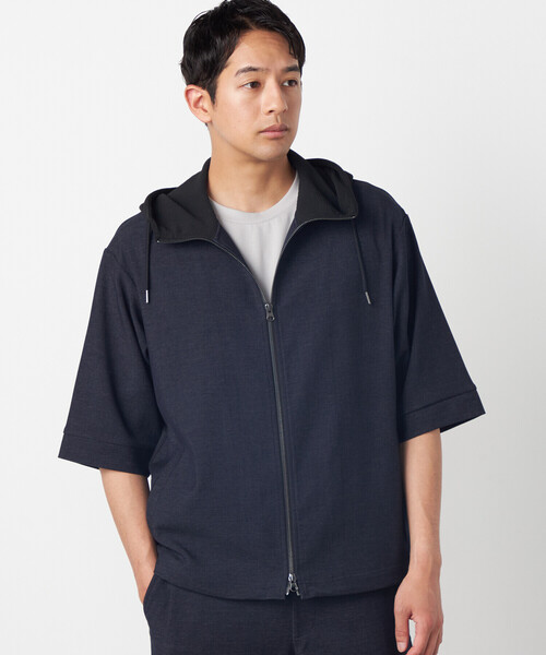 COMME CA ISM(コムサイズム)の「デニムライクストレッチ 5分袖フーデッドブルゾン(ブルゾン・メンズ・ネイビー・LARGE/MEDIUM)」の6枚目の写真