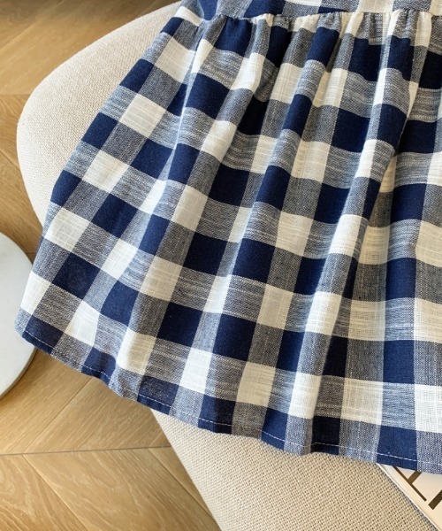 AMAJI（アマジ）の「チェック柄 配色切替 ノースリーブ ギャザー ペプラムトップス（Tシャツ/カットソー・レディース・ネイビー・MEDIUM/SMALL/X-LARGE/LARGE）」の4枚目の写真