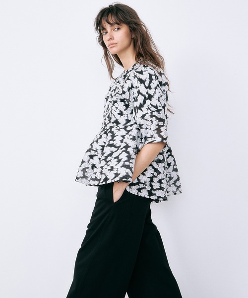LE CIEL BLEU（ルシェルブルー）の「シアージャカードブラウス / Sheer Jacquard Blouse（シャツ/ブラウス・レディース・グレー/オフホワイト・36）」の2枚目の写真
