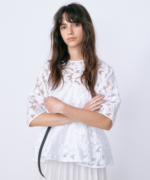 LE CIEL BLEU（ルシェルブルー）の「シアージャカードブラウス / Sheer Jacquard Blouse（シャツ/ブラウス・レディース・グレー/オフホワイト・36）」の4枚目の写真