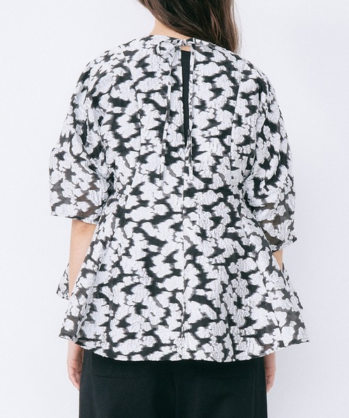 LE CIEL BLEU（ルシェルブルー）の「シアージャカードブラウス / Sheer Jacquard Blouse（シャツ/ブラウス・レディース・グレー/オフホワイト・36）」の18枚目の写真