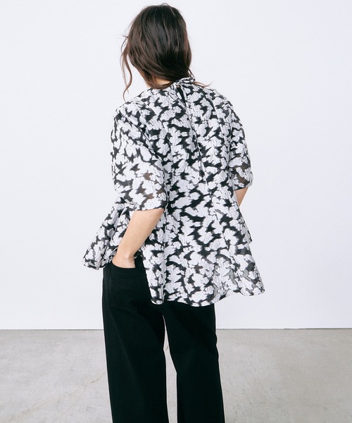 LE CIEL BLEU（ルシェルブルー）の「シアージャカードブラウス / Sheer Jacquard Blouse（シャツ/ブラウス・レディース・グレー/オフホワイト・36）」の14枚目の写真