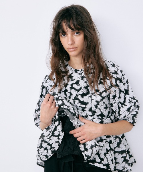 LE CIEL BLEU（ルシェルブルー）の「シアージャカードブラウス / Sheer Jacquard Blouse（シャツ/ブラウス・レディース・グレー/オフホワイト・36）」の13枚目の写真