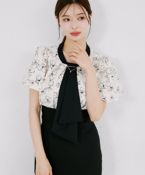 tocco closet(トッコ クローゼット)の「【ZOZO限定】ネックビジューチェーン装飾アソートデザイン配色半袖ボウタイブラウス(シャツ/ブラウス・レディース・ネイビー/ブラック/その他/オフホワイト・M)」の12枚目の写真