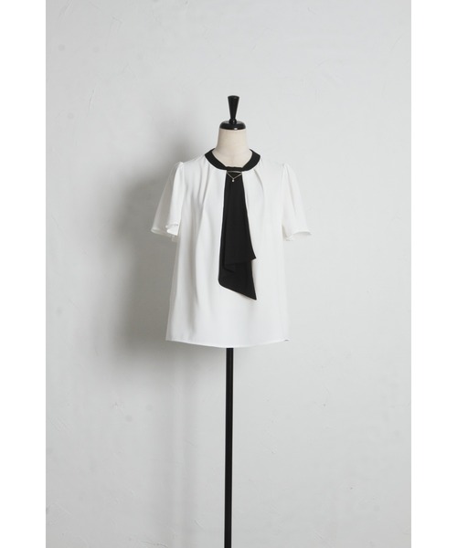 tocco closet(トッコ クローゼット)の「【ZOZO限定】ネックビジューチェーン装飾アソートデザイン配色半袖ボウタイブラウス(シャツ/ブラウス・レディース・ネイビー/ブラック/その他/オフホワイト・M)」の15枚目の写真