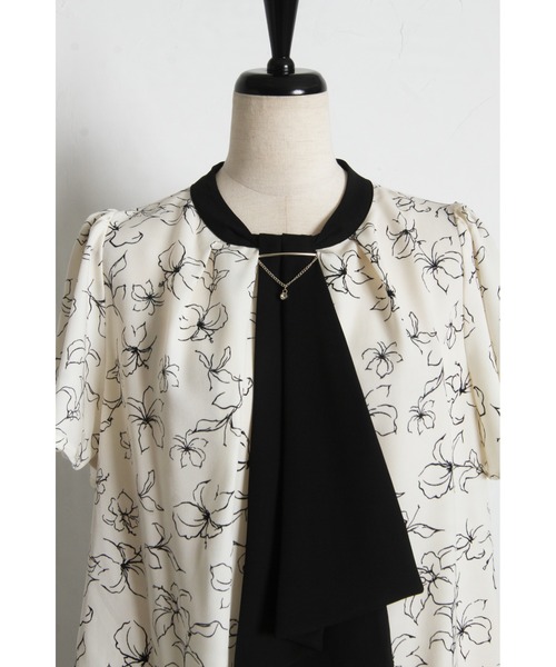 tocco closet(トッコ クローゼット)の「【ZOZO限定】ネックビジューチェーン装飾アソートデザイン配色半袖ボウタイブラウス(シャツ/ブラウス・レディース・ネイビー/ブラック/その他/オフホワイト・M)」の22枚目の写真