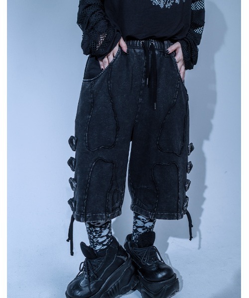 Gamchu(ガムチュ)の「『Gamchu/ガムチュ』骨街までボクはコツコツ歩くよ BORNナポレオンスウェットショーツ(その他パンツ・レディース・ブラック/ブラック×グレー・FREE)」の3枚目の写真
