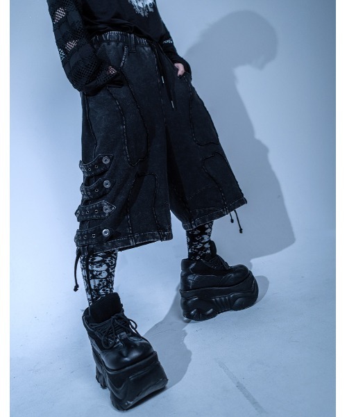 Gamchu(ガムチュ)の「『Gamchu/ガムチュ』骨街までボクはコツコツ歩くよ BORNナポレオンスウェットショーツ(その他パンツ・レディース・ブラック/ブラック×グレー・FREE)」の13枚目の写真