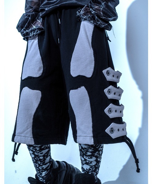 Gamchu(ガムチュ)の「『Gamchu/ガムチュ』骨街までボクはコツコツ歩くよ BORNナポレオンスウェットショーツ(その他パンツ・レディース・ブラック/ブラック×グレー・FREE)」の20枚目の写真