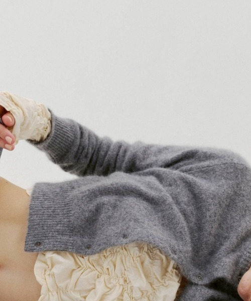 TODAYFUL(トゥデイフル)の「【TODAYFUL/トゥデイフル】Fox Wool Cardigan/フォックスウールカーディガン(カーディガン/ボレロ・レディース・キナリ/グレー/ブラック・FREE)」の14枚目の写真