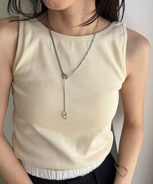 CAPRICIEUX LE'MAGE(カプリシューレマージュ)の「〈GOLDY/ゴールディ〉ノットリングYネックレス(ネックレス・レディース・ゴールド/シルバー・FREE)」の4枚目の写真