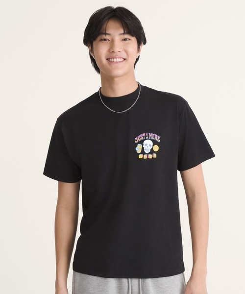 VANS(バンズ)の「ビアスカル Tシャツ / Beer Skull SS Tee Black VN000XBDBLK1(Tシャツ/カットソー・メンズ・ブラック・MEDIUM/LARGE/X-LARGE/SMALL)」の5枚目の写真
