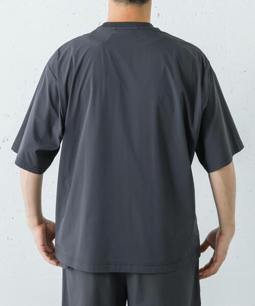 URBAN RESEARCH(アーバンリサーチ)の「『撥水/接触冷感』『UR TECH MoLight』PACKABLE T-SHIRTS(Tシャツ/カットソー・メンズ・チャコールグレー/ブラック・MEDIUM/LARGE)」の3枚目の写真