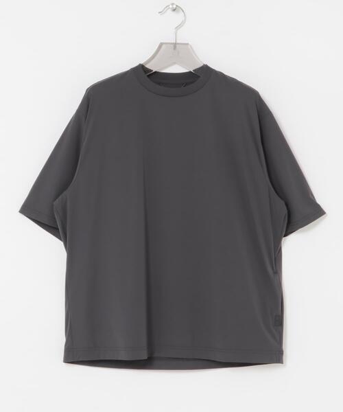 URBAN RESEARCH(アーバンリサーチ)の「『撥水/接触冷感』『UR TECH MoLight』PACKABLE T-SHIRTS(Tシャツ/カットソー・メンズ・チャコールグレー/ブラック・MEDIUM/LARGE)」の4枚目の写真