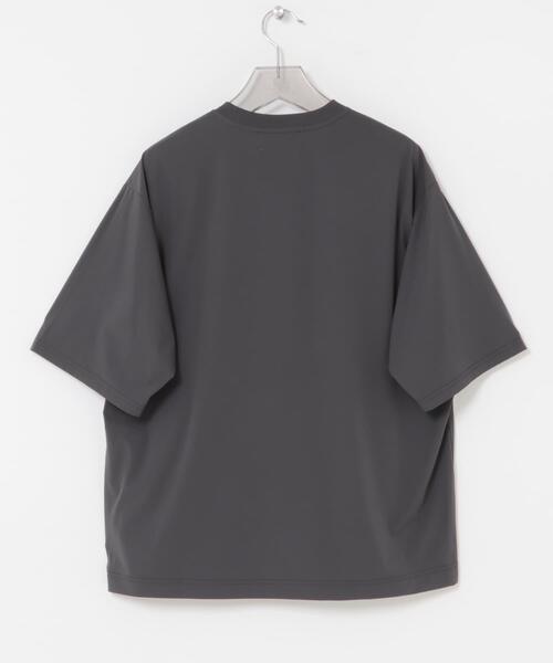 URBAN RESEARCH(アーバンリサーチ)の「『撥水/接触冷感』『UR TECH MoLight』PACKABLE T-SHIRTS(Tシャツ/カットソー・メンズ・チャコールグレー/ブラック・MEDIUM/LARGE)」の6枚目の写真