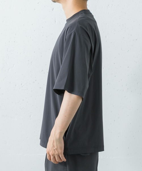 URBAN RESEARCH(アーバンリサーチ)の「『UR TECH MoLight』PACKABLE T-SHIRTS(Tシャツ/カットソー・メンズ・チャコールグレー/ブラック・MEDIUM/LARGE)」の9枚目の写真
