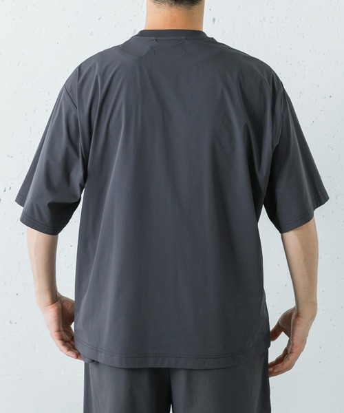 URBAN RESEARCH(アーバンリサーチ)の「『UR TECH MoLight』PACKABLE T-SHIRTS(Tシャツ/カットソー・メンズ・チャコールグレー/ブラック・MEDIUM/LARGE)」の8枚目の写真