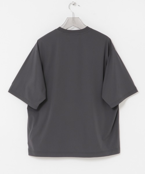 URBAN RESEARCH(アーバンリサーチ)の「『UR TECH MoLight』PACKABLE T-SHIRTS(Tシャツ/カットソー・メンズ・チャコールグレー/ブラック・MEDIUM/LARGE)」の6枚目の写真