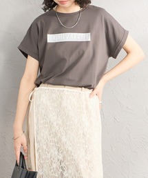 [MAISON DE L'ALLURE/メゾンドゥラリュール] エンボス加工 BOXロゴプリントTシャツ