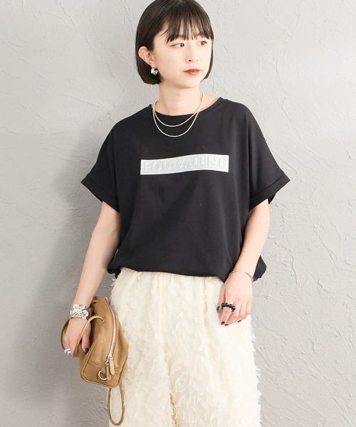 MAISON DE L'ALLURE（メゾンドゥラリュール）の「[MAISON DE L'ALLURE/メゾンドゥラリュール] エンボス加工 BOXロゴプリントTシャツ（Tシャツ/カットソー・レディース・ブラック/ブラウン/チャコールグレー/オフホワイト・F）」の21枚目の写真
