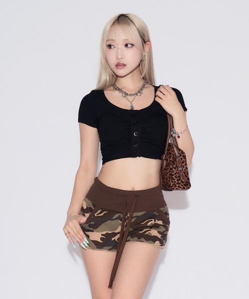 tinkerend(ティンカーエンド)の「Henley Neck Cropped T-shirt / ヘンリーネッククロップドTシャツ(Tシャツ/カットソー・レディース・ライトグレー/ブラック・FREE)」の1枚目の写真