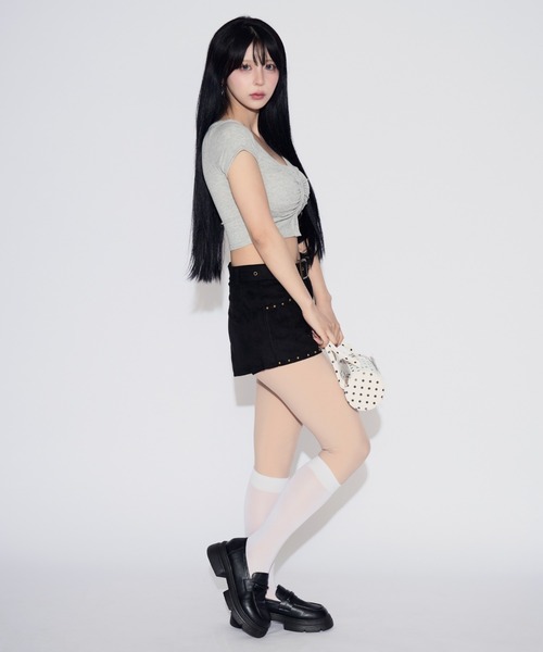 tinkerend(ティンカーエンド)の「Henley Neck Cropped T-shirt / ヘンリーネッククロップドTシャツ(Tシャツ/カットソー・レディース・ライトグレー/ブラック・FREE)」の5枚目の写真