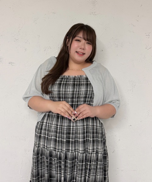 Louiosy(ルオシー)の「【Louiosy】【大きいサイズ】チャーム付きラメシアーニットボレロカーディガン(カーディガン/ボレロ・レディース・オフホワイト/ピンク/グレイッシュベージュ/ライトブルー・3L/4L)」の1枚目の写真