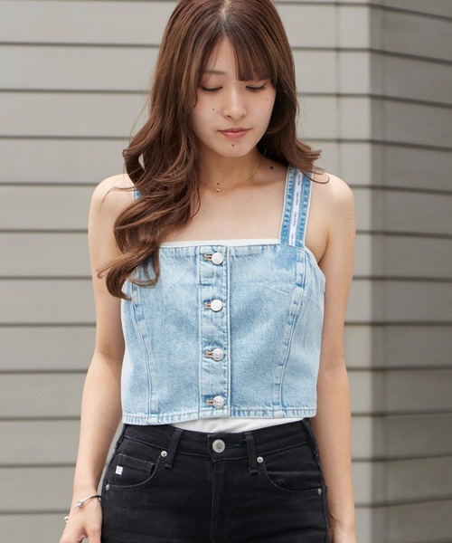 Calvin Klein（カルバン・クライン）の「Calvin Klein/カルバンクライン ビスチェ - デニムトラッカータンクビスチェ DENIM TRUCKER TANK FRESH WATER デニムビスチェ タンクトップ フロントボタン レディース 秋 秋服 2026年秋冬（キャミソール・レディース・ブルー・S/M）」の3枚目の写真