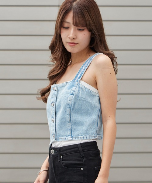 Calvin Klein（カルバン・クライン）の「Calvin Klein/カルバンクライン ビスチェ - デニムトラッカータンクビスチェ DENIM TRUCKER TANK FRESH WATER デニムビスチェ タンクトップ フロントボタン レディース 秋 秋服 2026年秋冬（キャミソール・レディース・ブルー・S/M）」の4枚目の写真