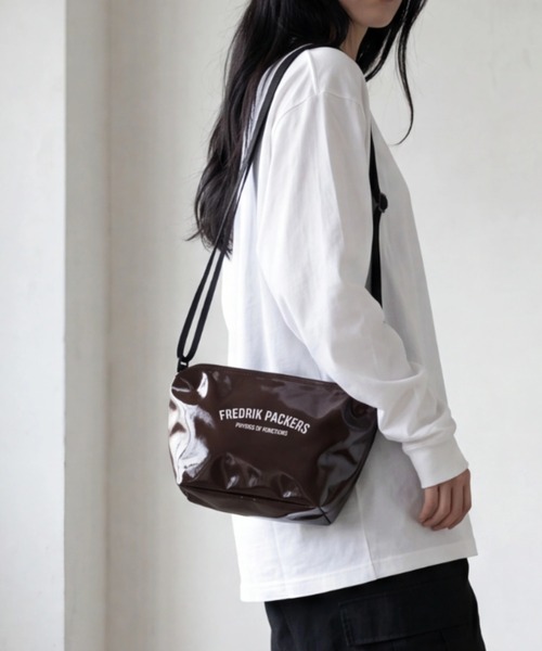 FREDRIK PACKERS(フレドリックパッカーズ)の「【FREDRIK PACKERS/フレドリックパッカーズ】#11 DUCK PVC SHOULDER ダック ピーブイシー ショルダー(ショルダーバッグ・レディース・ブラック/ホワイト/ブラウン・FREE)」の3枚目の写真