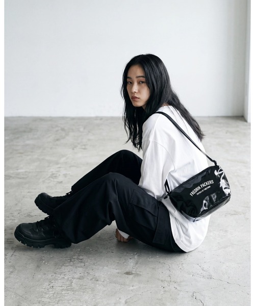 FREDRIK PACKERS(フレドリックパッカーズ)の「【FREDRIK PACKERS/フレドリックパッカーズ】#11 DUCK PVC SHOULDER ダック ピーブイシー ショルダー(ショルダーバッグ・レディース・ブラック/ホワイト/ブラウン・FREE)」の6枚目の写真