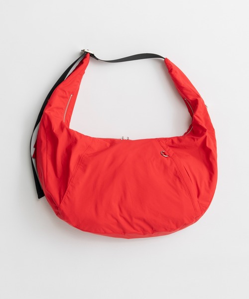 MAISON SPECIAL(メゾンスペシャル)の「【2026Autumn PRE-ORDER】Nylon Round Shoulder Bag/ナイロンラウンドショルダーバッグ(ショルダーバッグ・レディース・ブラック/レッド・FREE)」の10枚目の写真
