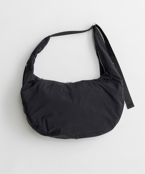 MAISON SPECIAL(メゾンスペシャル)の「【2026Autumn PRE-ORDER】Nylon Round Shoulder Bag/ナイロンラウンドショルダーバッグ(ショルダーバッグ・レディース・ブラック/レッド・FREE)」の16枚目の写真