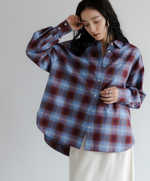 LOWRYS FARM(ローリーズファーム)の「オンブレチェックシャツ 824240(シャツ/ブラウス・レディース・ブルー系その他/ピンク系その他/グレー系その他/ボルドー・FREE)」の2枚目の写真