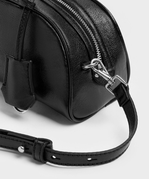 CHARLES & KEITH(チャールズ & キース)の「Vega ベガ イロンゲーテッド ボウリング バッグ(トートバッグ・レディース・スミクロ・S)」の4枚目の写真