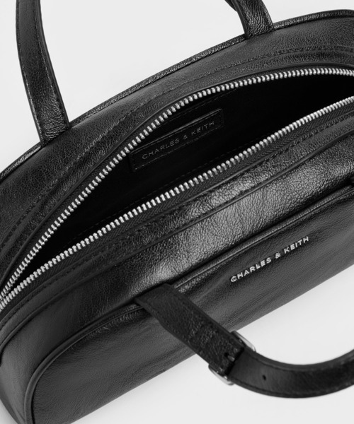CHARLES & KEITH(チャールズ & キース)の「Vega ベガ イロンゲーテッド ボウリング バッグ(トートバッグ・レディース・スミクロ・S)」の5枚目の写真