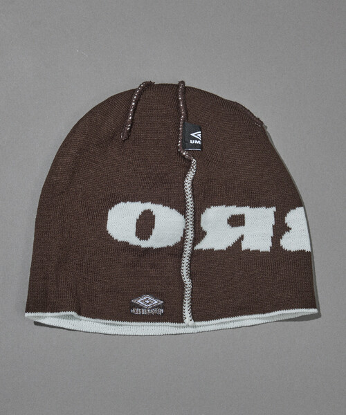 UMBRO(アンブロ)の「UMBRO/アンブロ SP JQ LOGO BEANIE/別注 ジャカード ロゴ ビーニー(ニットキャップ/ビーニー・メンズ・ホワイト/ブラック/ブラウン・ONE SIZE)」の6枚目の写真