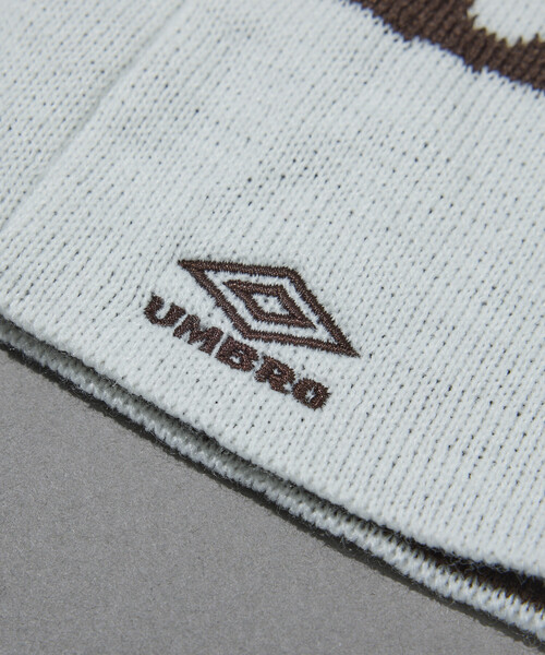UMBRO(アンブロ)の「UMBRO/アンブロ SP JQ LOGO BEANIE/別注 ジャカード ロゴ ビーニー(ニットキャップ/ビーニー・メンズ・ホワイト/ブラック/ブラウン・ONE SIZE)」の7枚目の写真