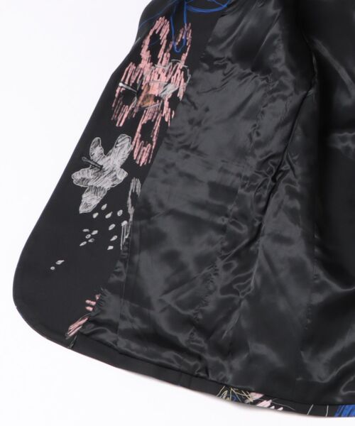 Desigual(デシグアル)の「マルチカラーフラワープリントテーラードジャケット【2026秋冬新作】(テーラードジャケット・レディース・ブラック・S/M/XS/L/XL)」の4枚目の写真