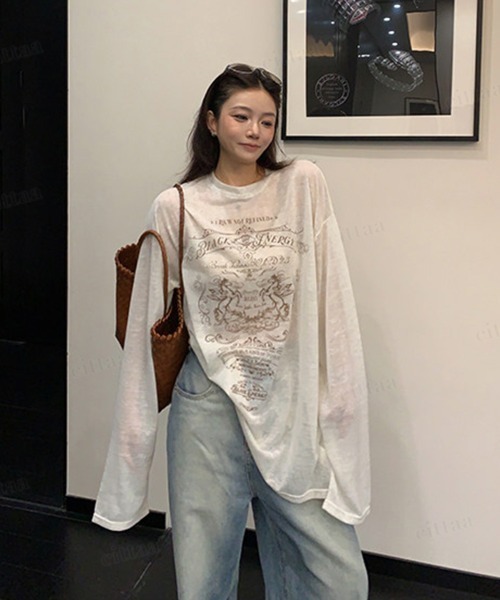 Dalfwin（ダールフィン）の「BLACK ENERGYレトロプリント長袖シアートップス（Tシャツ/カットソー・レディース・グレー/オフホワイト・FREE）」の3枚目の写真