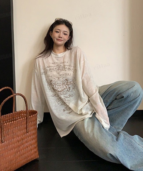 Dalfwin（ダールフィン）の「BLACK ENERGYレトロプリント長袖シアートップス（Tシャツ/カットソー・レディース・グレー/オフホワイト・FREE）」の5枚目の写真