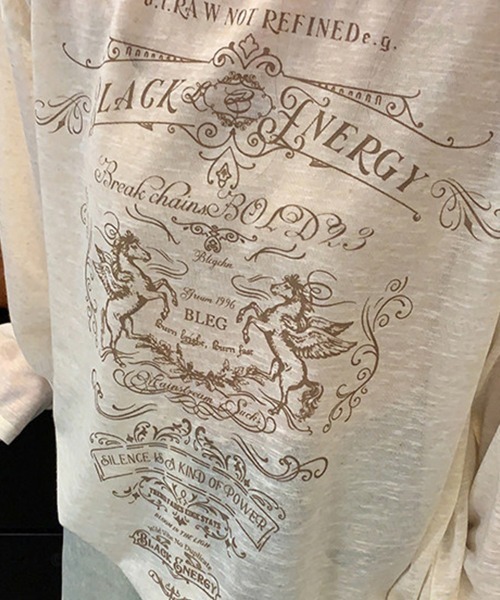 Dalfwin（ダールフィン）の「BLACK ENERGYレトロプリント長袖シアートップス（Tシャツ/カットソー・レディース・グレー/オフホワイト・FREE）」の8枚目の写真
