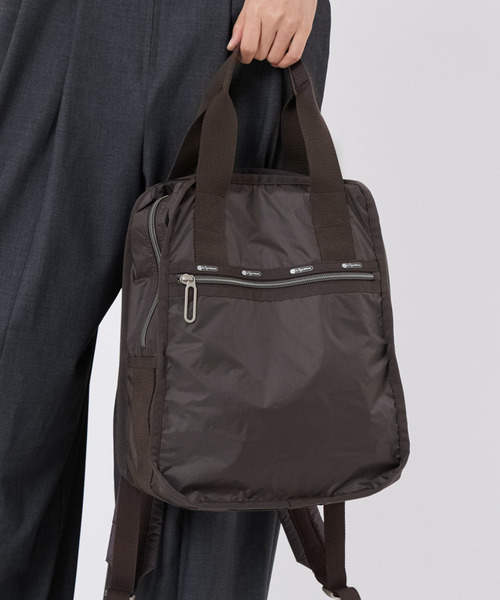 LeSportsac(レスポートサック)の「MED URBAN BACKPACK ダークチョコレートC(バックパック/リュック・レディース・ブラウン・FREE)」の2枚目の写真