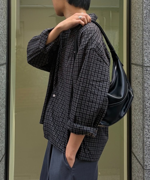 Never mind the XU / Chikashitsu+（ネバーマインド ザ エックスユー / チカシツプラス）の「【Chikashitsu +】daily hobo bag (2color) / 【チカシツプラス】デイリーボーボーバッグショルダーバッグ（ショルダーバッグ・メンズ・ブラウン/ブラック・ONE SIZE）」の5枚目の写真