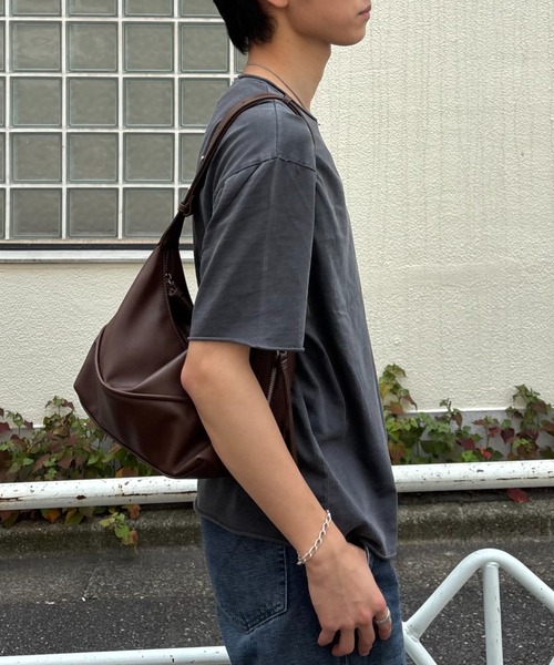 Never mind the XU / Chikashitsu+（ネバーマインド ザ エックスユー / チカシツプラス）の「【Chikashitsu +】daily hobo bag (2color) / 【チカシツプラス】デイリーボーボーバッグショルダーバッグ（ショルダーバッグ・メンズ・ブラウン/ブラック・ONE SIZE）」の16枚目の写真
